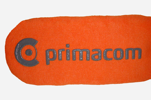 socken mit logo in grundfarbe orange und abs als schrift in grau